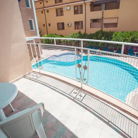 Aparthotel Bahami 3*